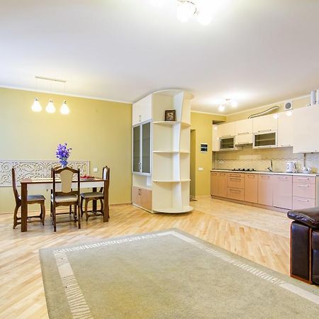 Apartment On Svobody 利沃夫 外观 照片